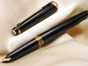 mơ thấy bút viết đánh con gì