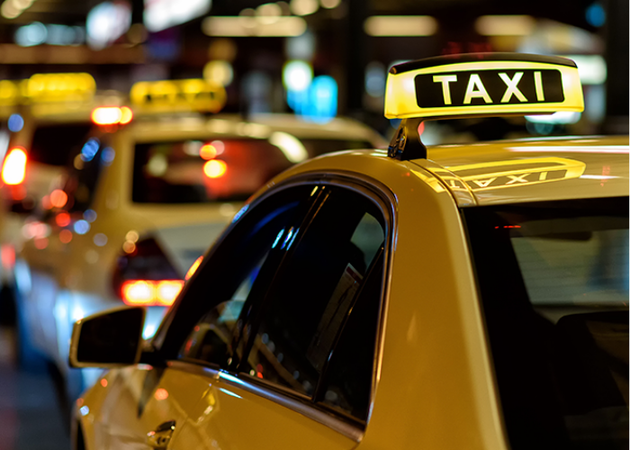 Mơ thấy xe taxi đánh con gì